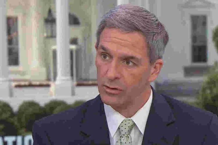 Trump Top Immigration Official Says US Ready to Deport One Million Undocumented Immigrants