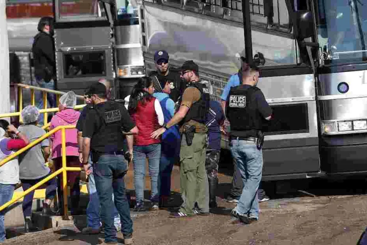 US Immigration Officials Arrest 680 Immigrants in Largest Workplace Raids in a Decade