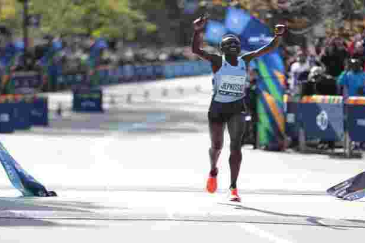 Kenyans Geoffrey Kamworor, Joyciline Jepkosgei Win New York City Marathon
