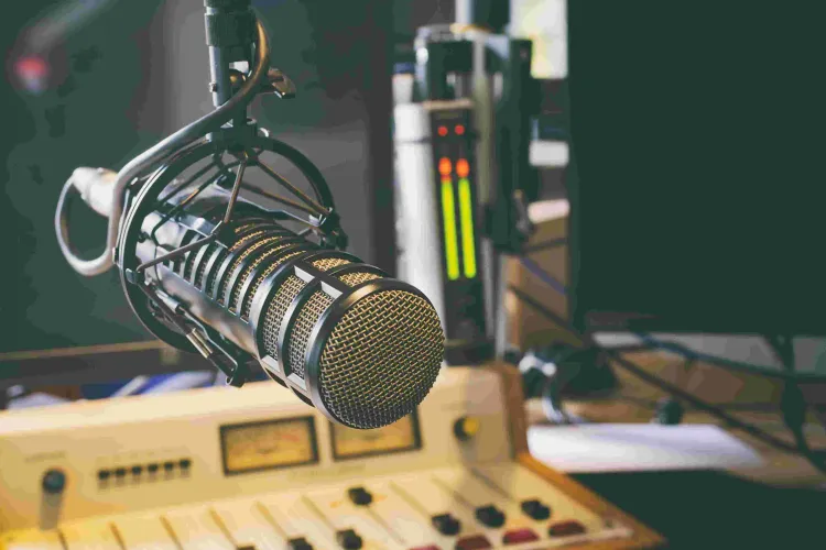 Tanzania Gov’t Warns Media Houses against Hiring Non-Journalist DJs, Comedians