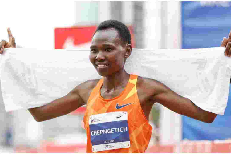Kenya's Ruth Chepngetich Wins 2021 Chicago Marathon