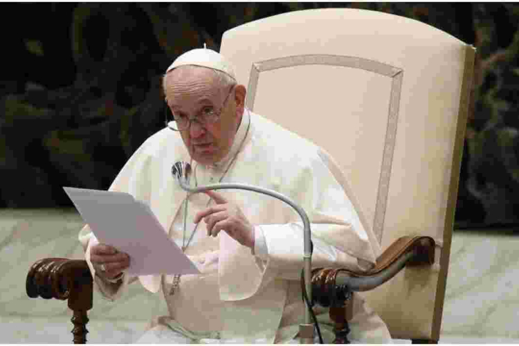 Pope Francis Calls on Parents to Support Gay Children 