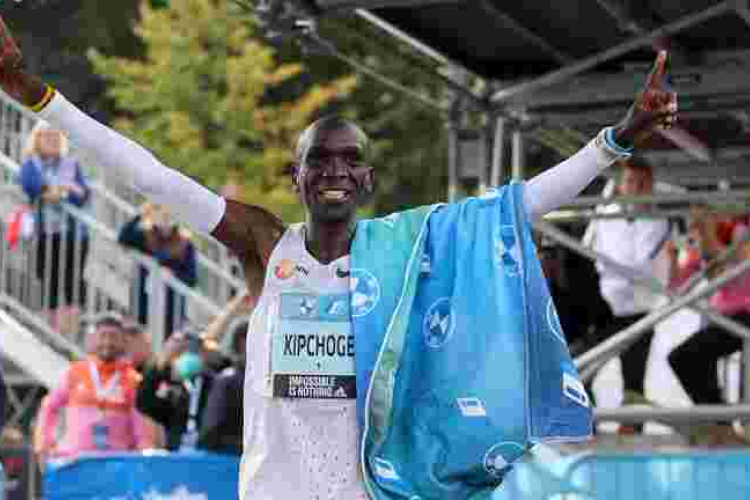 Kipchoge Breaks His Own World-Record Marathon Time in Berlin