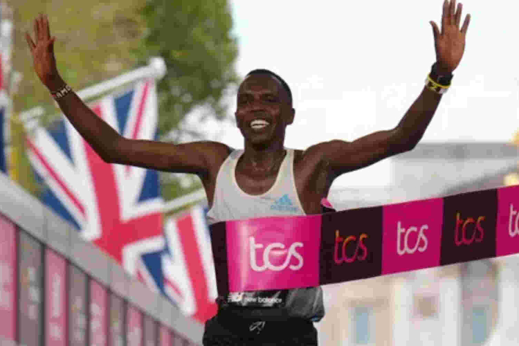 Kenya's Amos Kipruto Wins London Marathon Title  