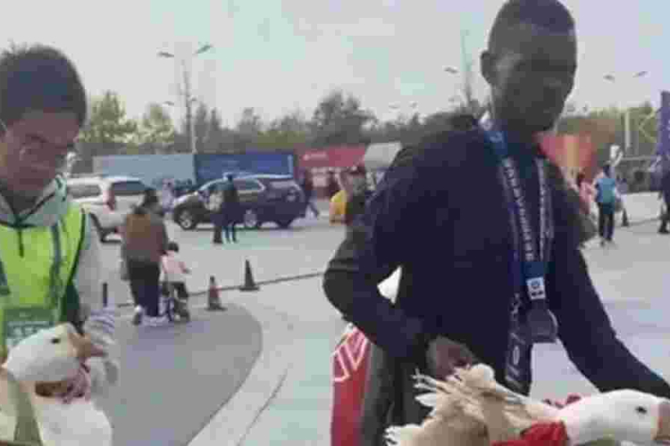 Kenyan Athletes Awarded Live Geese after Winning Chinese Marathon