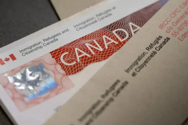 Study Permit Approvals in Canada Fall Over 70% in First Half of 2025