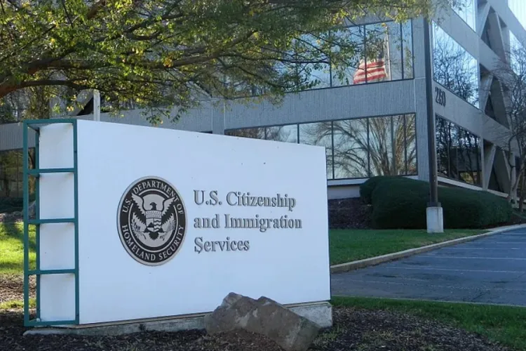 USCIS Introduces New Photo Rules for Green Card and Citizenship Applicants