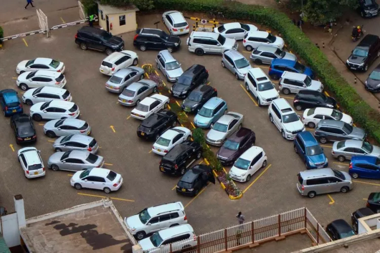 City Hall Raises Fees for Traders and Motorists