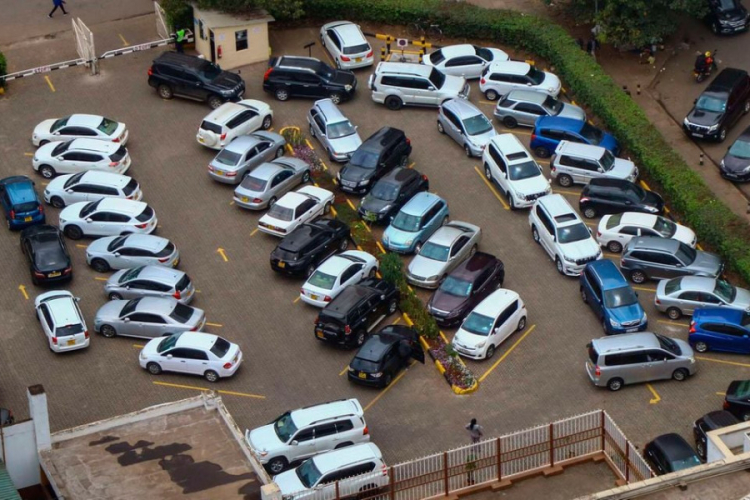 City Hall Raises Fees for Traders and Motorists