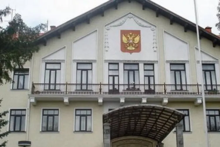 Russian Embassy in Nairobi Calls on Citizens to Register as Gulf Airspace Remains Closed
