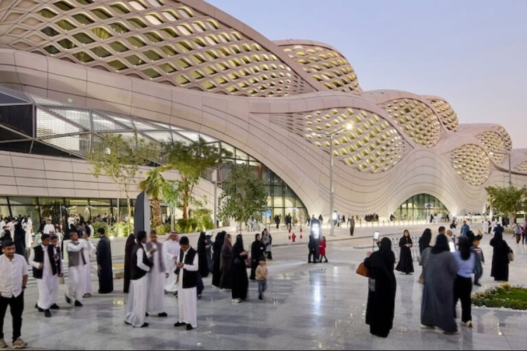 Saudi Arabia Restricts Foreign Worker Visas as Companies Face New Quotas