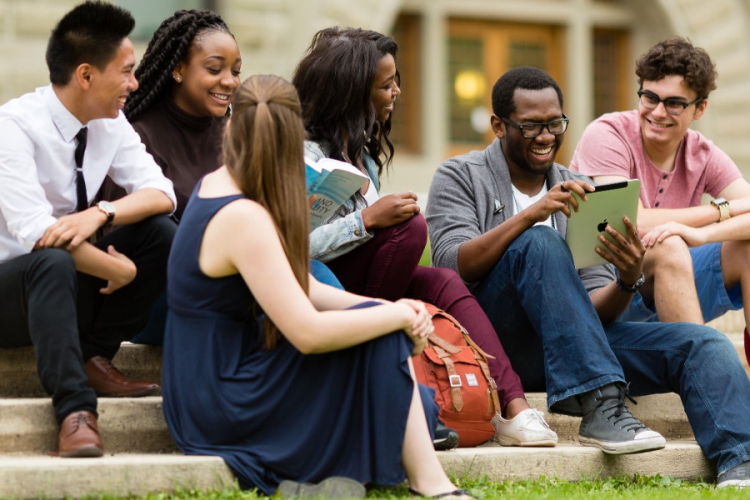 US International Student Applications Fall 10% as Visa Uncertainty Grows