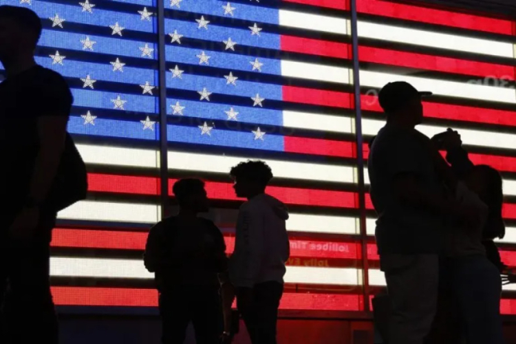 Travelling to America? Border Agents Can Now Search Your Phone Without a Warrant