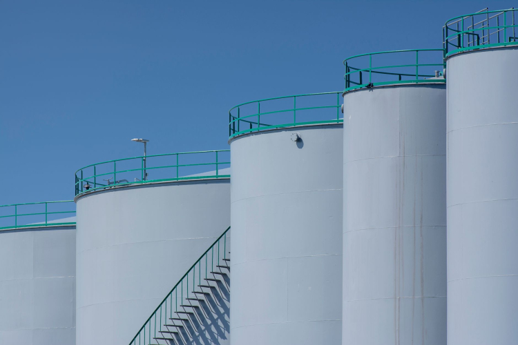 U.S. Eases Iran Oil Sanctions in Preliminary Deal, Impacting Global Markets