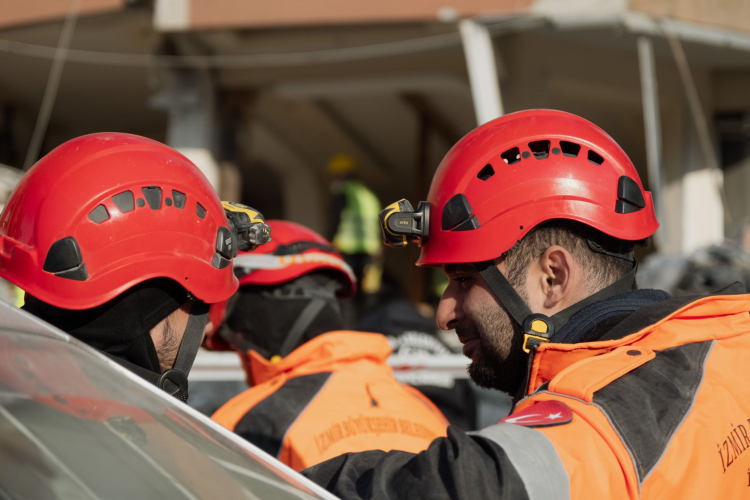 Shortages of Equipment Aggravate Desperation in Venezuela's Earthquake Rescue Efforts