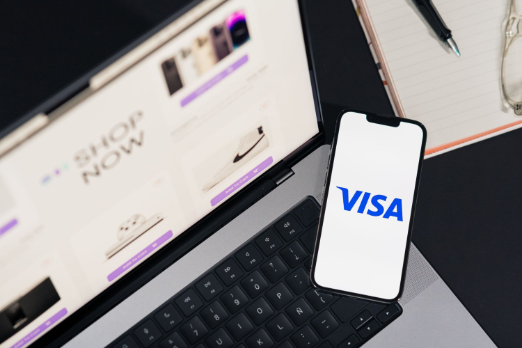 New U.S. Visa Fast-Track Program Offers Speedy Access at a Premium