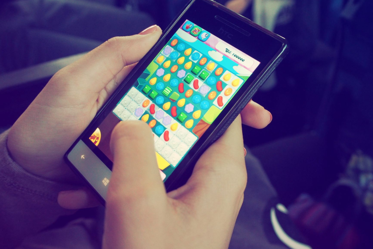 Mobile Game 'No 10: Full Confidence' Takes UK by Storm, Surpasses Minecraft in Popularity