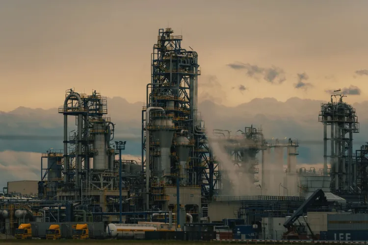 Global Oil Prices Stabilize as Middle East Tensions Ease, Impact Felt in Fuel Markets