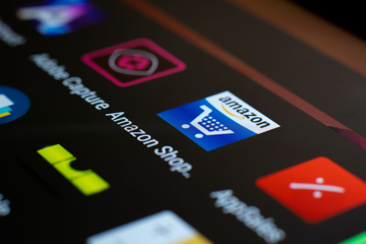 Amazon and Apple Unveil Ambitious AI Initiatives Amidst Intensifying Global Tech Race