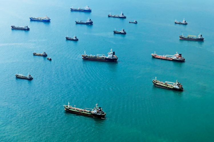 Decline in Shipping Traffic through Hormuz Raises Global Economic Concerns