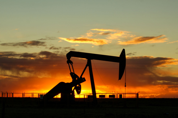 U.S. Temporarily Lifts Sanctions on Iranian Oil Amid Preliminary Peace Talks