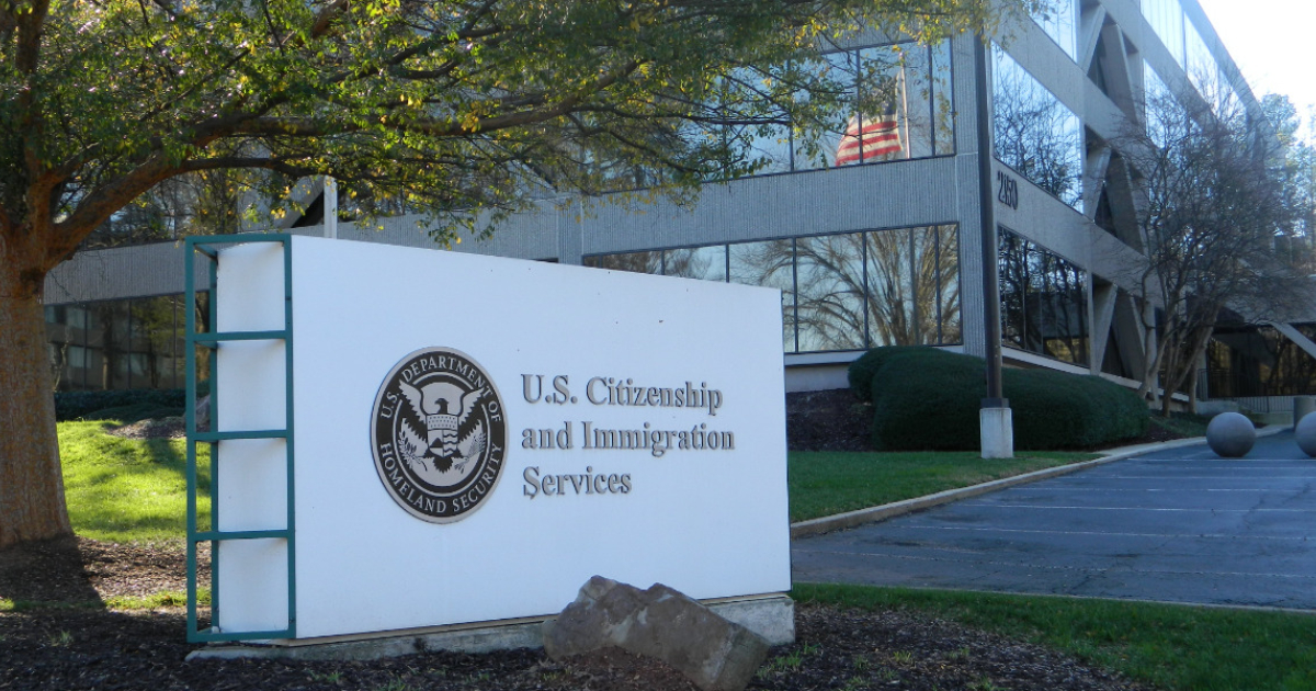 US Democrats Oppose New USCIS Green Card Policy, Demand Withdrawal Add new comment