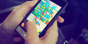 Mobile Game 'No 10: Full Confidence' Takes UK by Storm, Surpasses Minecraft in Popularity